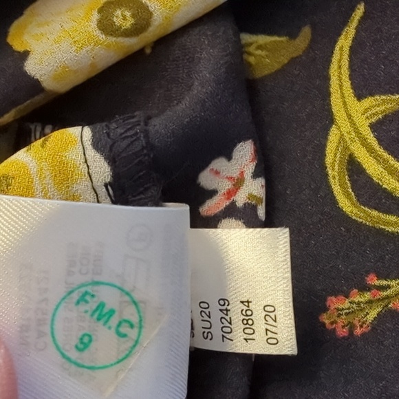 Ann Taylor LOFT Navy Floral ruffled sleeveless blouse size medium - Picture 10 of 10